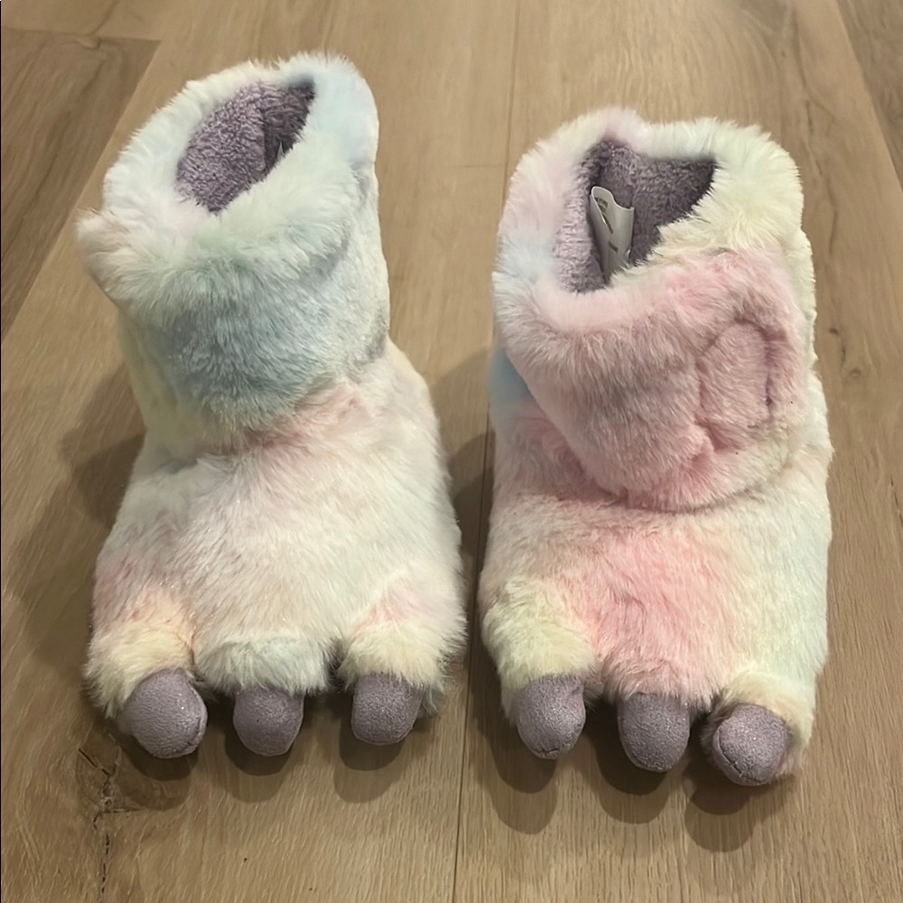 Furry Pastel Claw Slippers - Velcro with fleece lining, Size 5/6, never worn